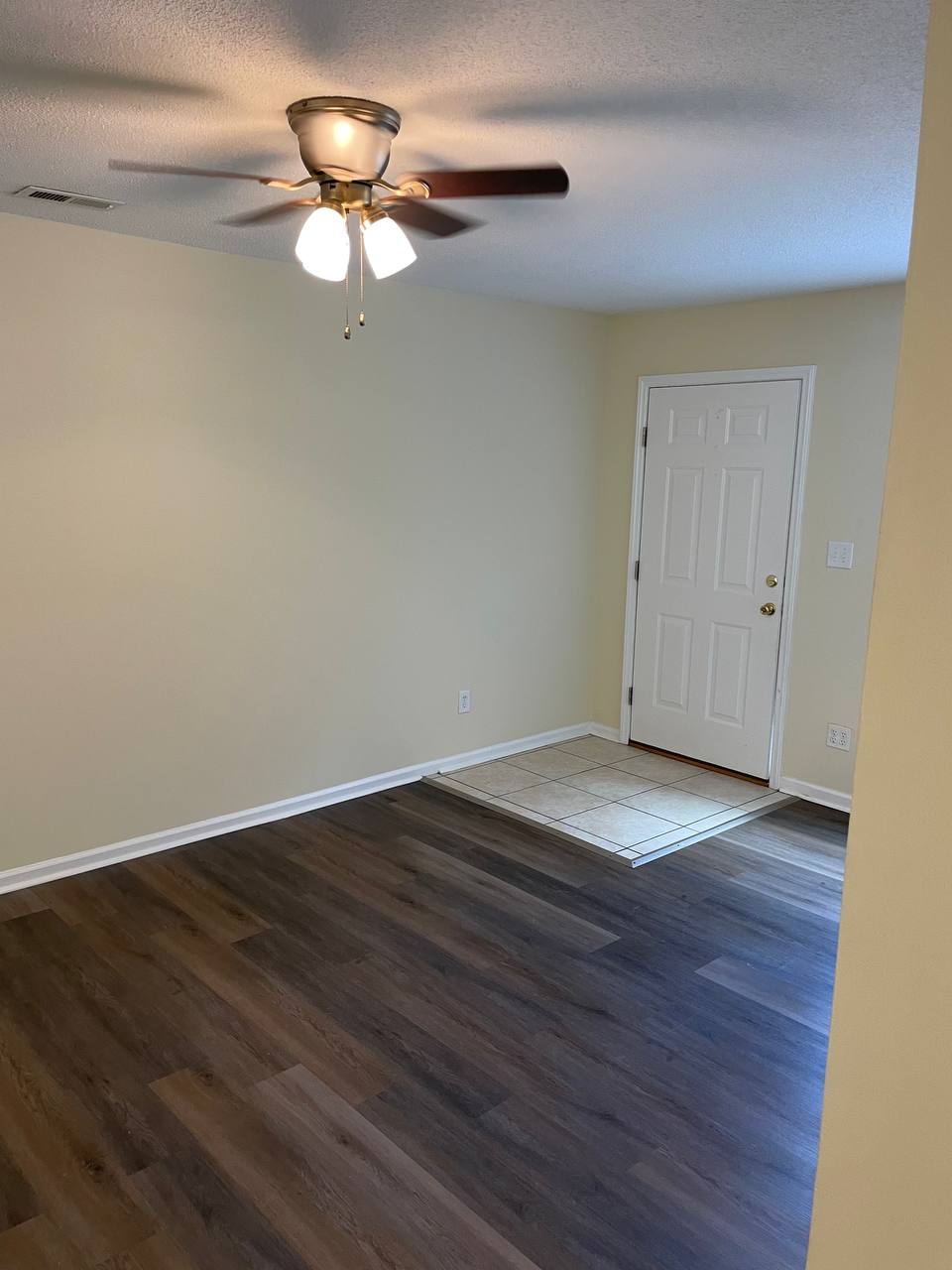 565-B Cambridge Dr.